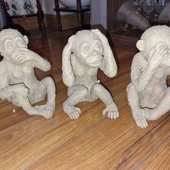 statues