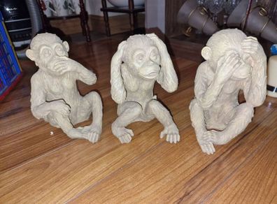statues