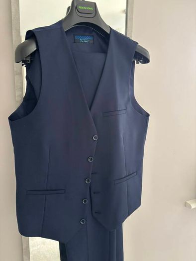 Bennetti Navy Three-Piece Suit (36R / 32R)