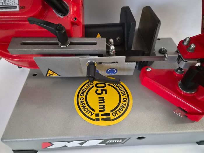 Femi 780XL Portable Metal Bandsaw