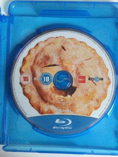 American Pie [1999] Jason Biggs, Chris Klein, Alyson Hannigan, Natasha Lyonne, Thomas Ian Nicholas, Tara Reid, Mena Suvari, Eddie Kaye Thomas, Seann William Scott, Eugene Levy, Shannon Elizabeth, Chris Owen & Jennifer Coolidge [Blu-ray Movie]