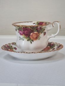 Royal Albert Tea Cup & Saucer