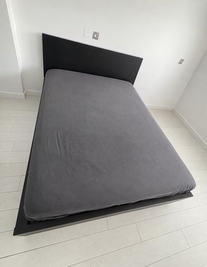 Wooden king size bed with matress