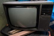 Vintage Mitsubishi 13 inch colour Tv  1980's
