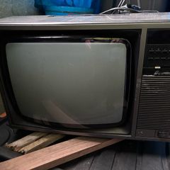 Vintage Mitsubishi 13 inch colour Tv  1980's