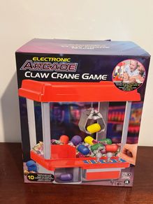 Arcade Claw Crane Game