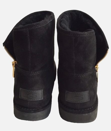 uggs Genuine brand new in their box never worn unwanted gift cost over 200 will sell for 110 euro