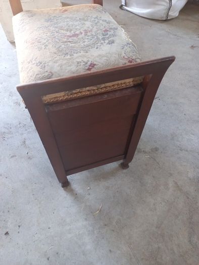 Piano Stool/Bench with storage
