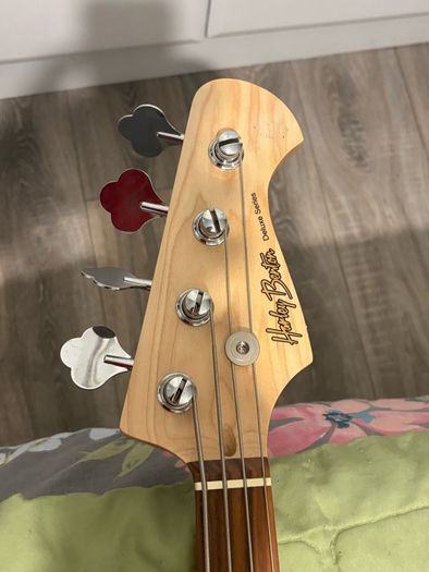 harley benton  fretless delux series 4 string