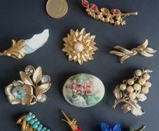 Collection of ten vintage costume brooches