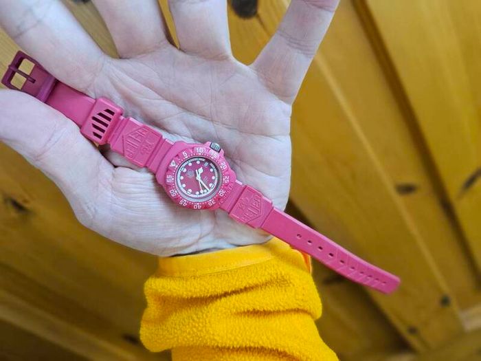 Vintage Swiss Made 1990s Tag Heuer Formula 1 Dark Pink Plastic Lady's Swiss Watch Quartz