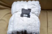 Balmoral Winter White Faux Fur Throw 150cm x 220 cmF