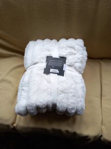 Balmoral Winter White Faux Fur Throw 150cm x 220 cmF