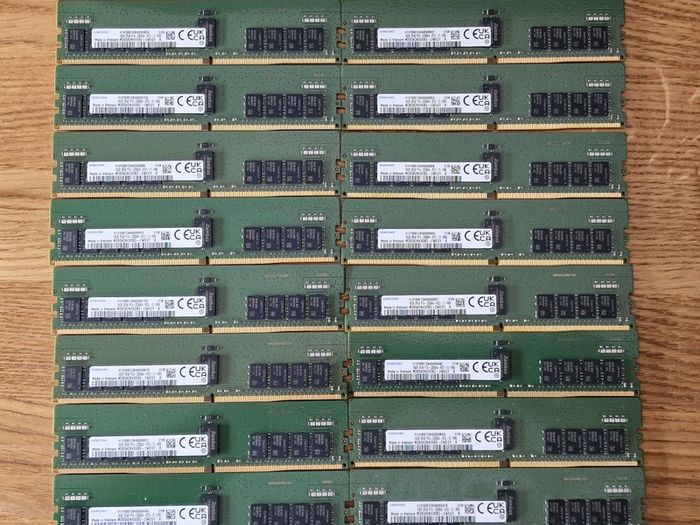 256GB (16x 16GB) Samsung DDR4-3200 RDIMM Server Memory
