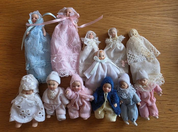 Dolls house dolls victorian style