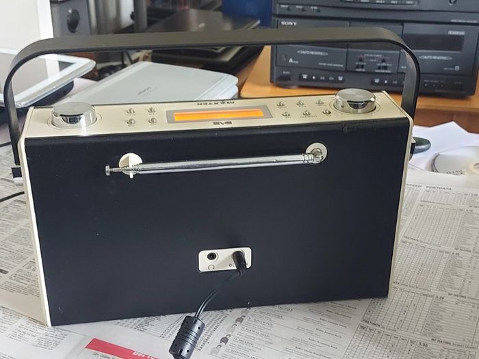 MAXTEK Vintage Style DAB & FM Radio, Model 61250, in excellent condition and working perfect