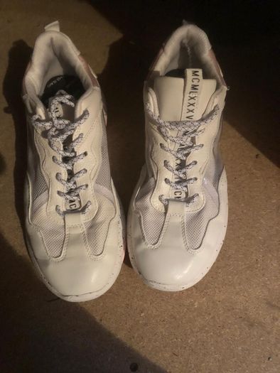 Ladies Runners - Size 7