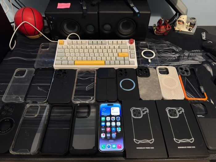 Mint iPhone 14 Pro and over 30 cases