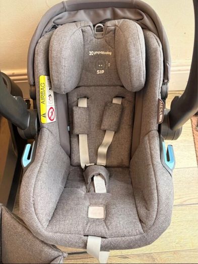 Uppababy Vista Mesa iSize Car seat with isofix