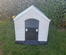 dog kennel