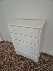 chest of drawers