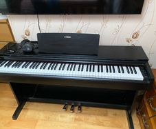 Yamaha YDP-143 Piano