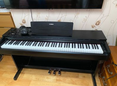 Yamaha YDP-143 Piano