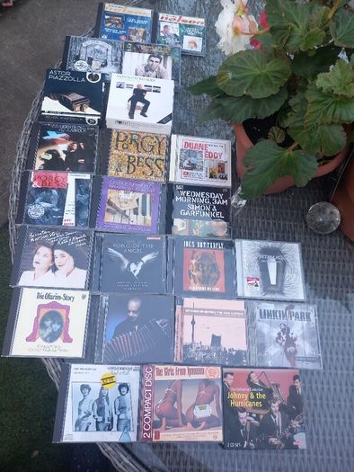 93 CDs, jazz, rap, musicals, mint condition, D18