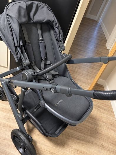 UPPAbaby Vista V2 with extras - black