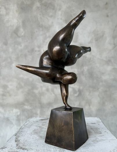 Balancing Lady (30cm) - Bronze