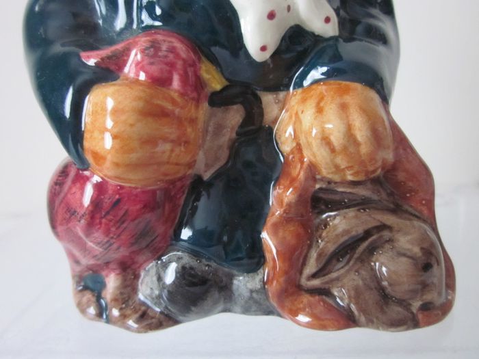 Toby Jug THIEF  made by Roy Kirkham Pottery, Staffordshire, England