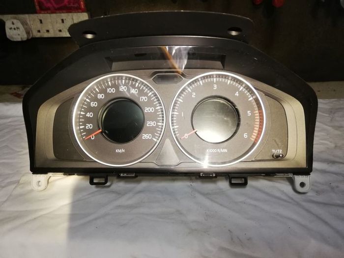 Volvo S60/V60 2011 instrument cluster