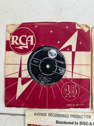 Vinyl bundle of 45rpm's including Cat Stevens, Gilbert O'Sullivan and Harry Belafonte