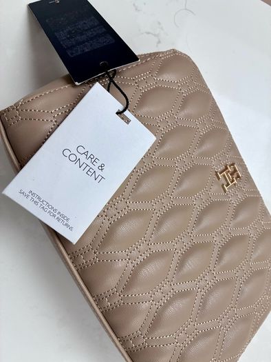 Tommy Hilfiger make up bag