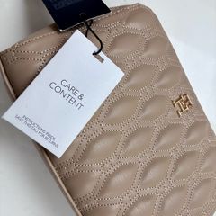 Tommy Hilfiger make up bag