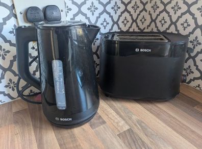 Matching Bosch Black Kettle and 2-Slice Toaster Set