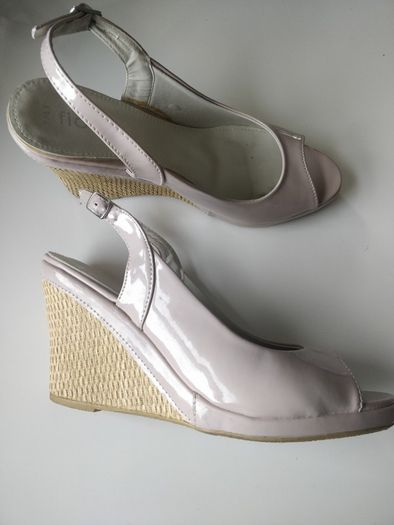 Shoes - Size 7