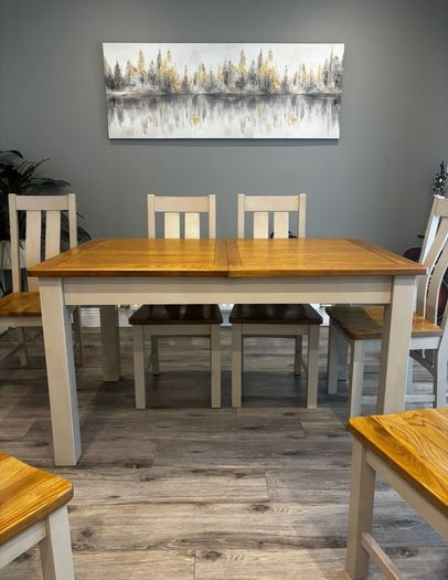 EzLiving Extendable dining table and 6 chairs