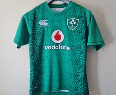 2018-20 Canterbury ireland rugby shirt Size large in good condition