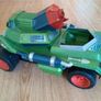 Large Green Car Image 2