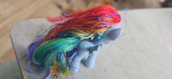 Rainbow Dash Brushable Figure Sparkle Glitter MLP G4 My Little Pony 2010