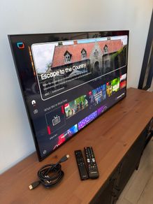 Samsung 43 4K Crystal UHD Smart TV UE43BU8070KXXU Excellent Condition