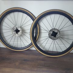 Bontrager Aeolus Elite 35mm Carbon Wheelset Tubeless-ready