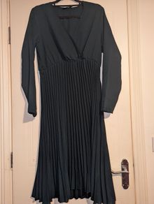 Stunning emerald long sleeve pleated midi dress