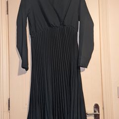 Stunning emerald long sleeve pleated midi dress