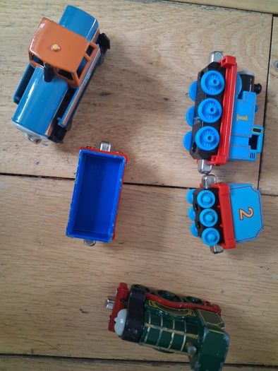 Thomas and Friends metal and magentic train set and engines