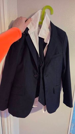 Stunning Paul Costello Suit for 9 years boy navy 3 piece with shirt used once