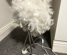 Feather ball desk lamp