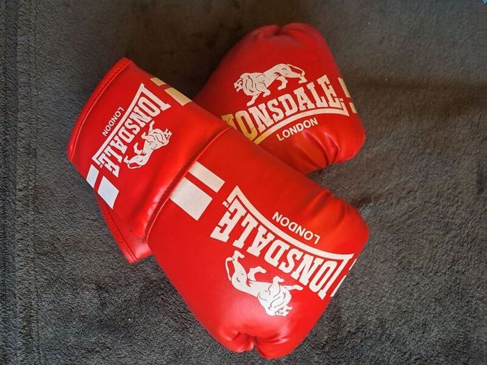 Lonsdale boxing gloves size In photos