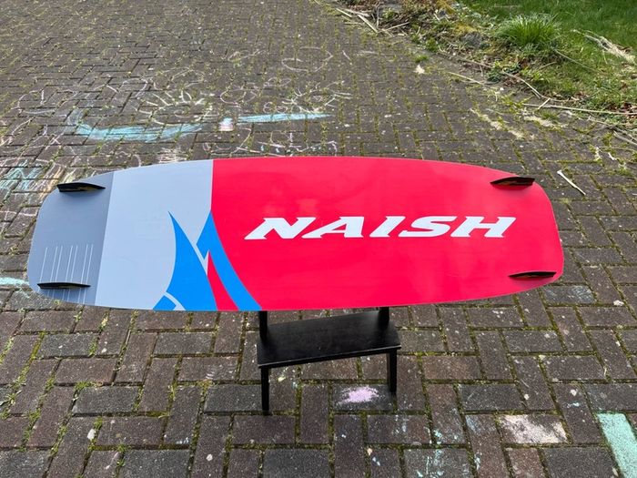 Kite board Naish Hero 140x43